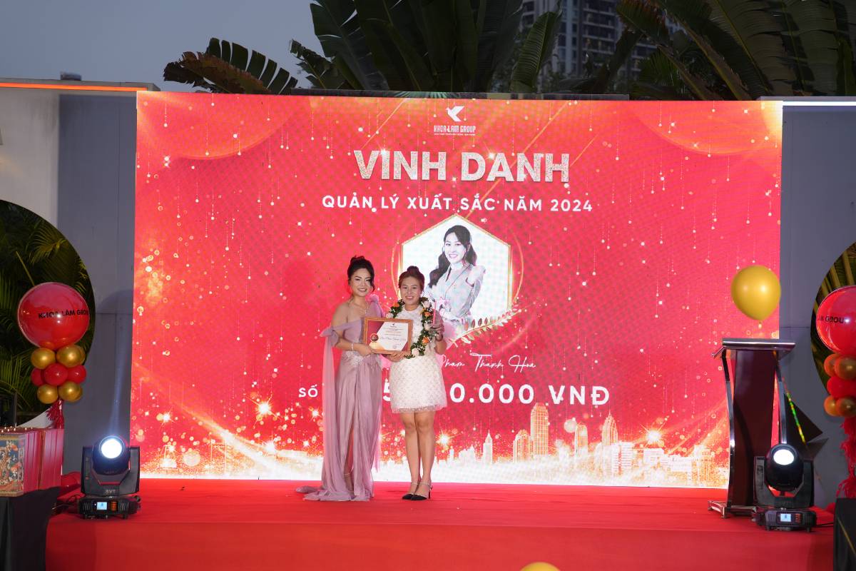 Quản lý xuất sắc nhất năm 2024 rạng rỡ nhận giải thưởng