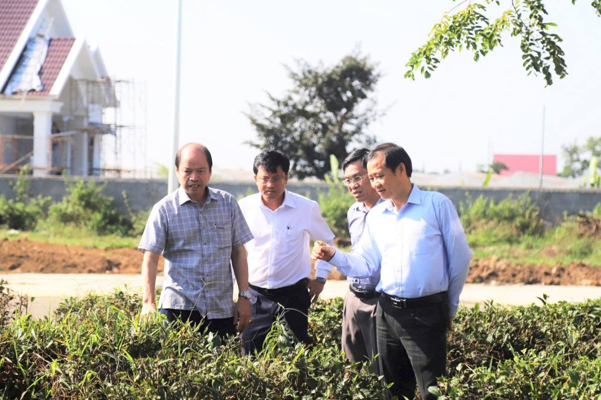 Quyền Bí thư Tỉnh ủy Lâm Đồng kiểm tra thị tường bồi thường giải phóng mặt bằng dự án cao tốc