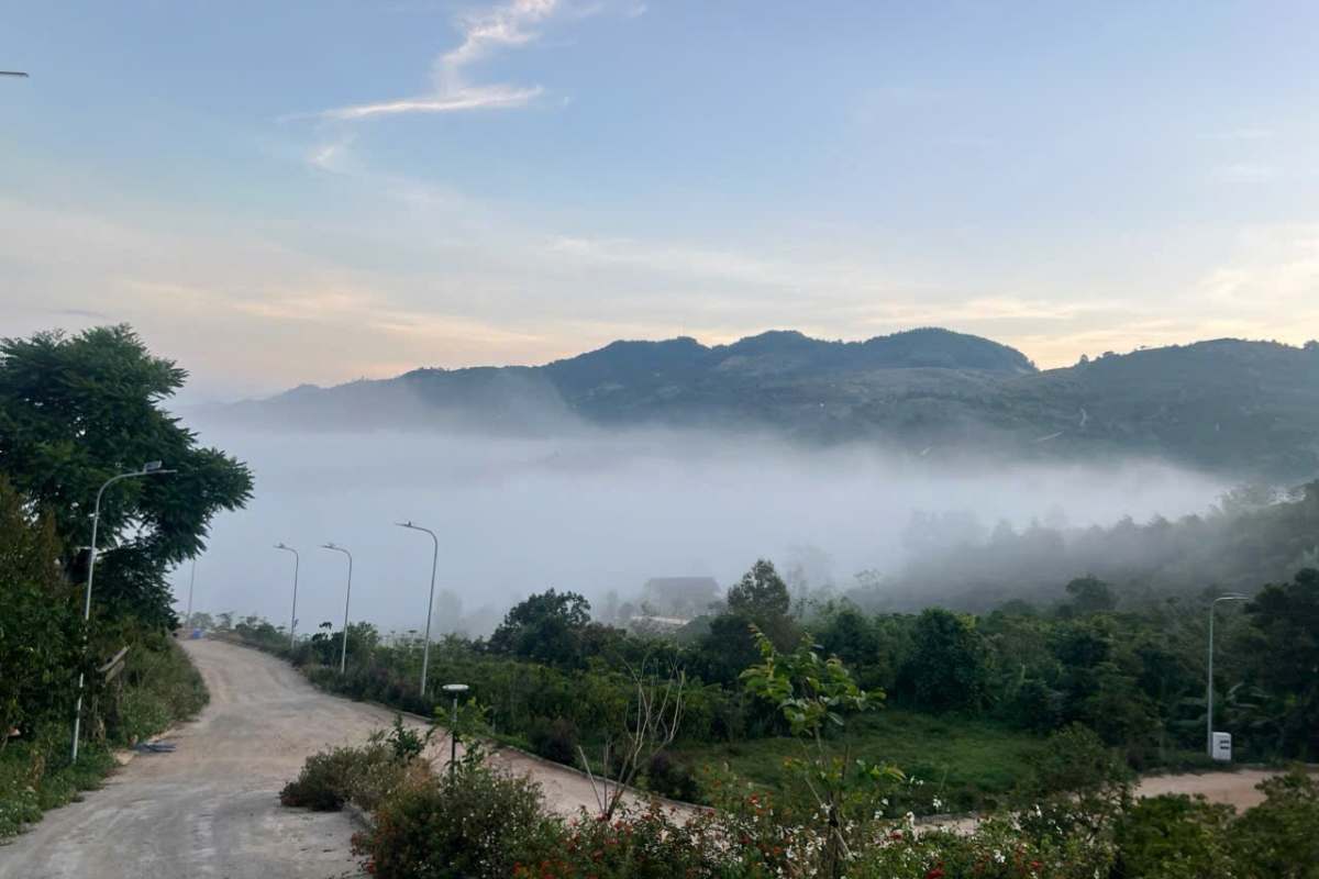hình ảnh thực tế về đường sá, cột điện tại Vân Thôn Retreat Bảo Lộc