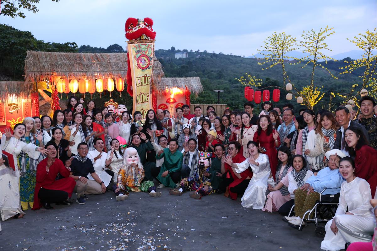 Đại gia đình cư dân Vân Thôn Retreat Bảo Lộc