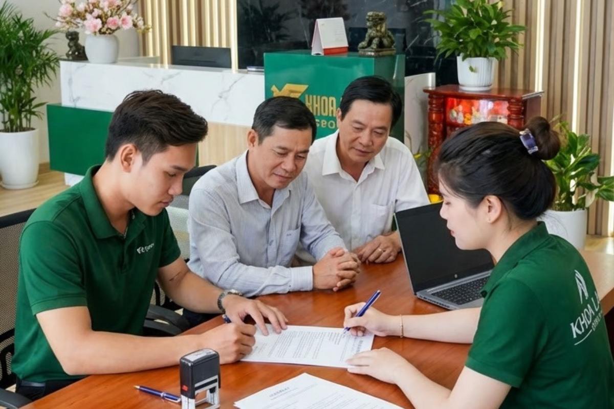 Bàn giao Giấy chứng nhận quyền sử dụng đất Vân Thôn Retreat Bảo Lộc cho khách hàng