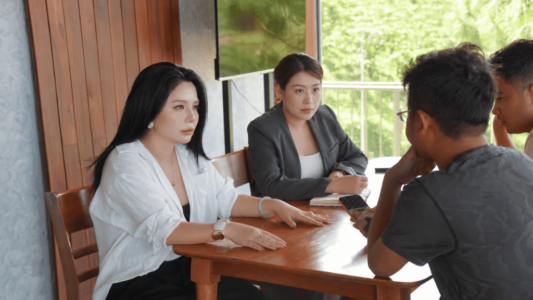 Họp trực tiếp với Ban Lãnh Đạo Họp trực tiếp với Ban Lãnh Đạo